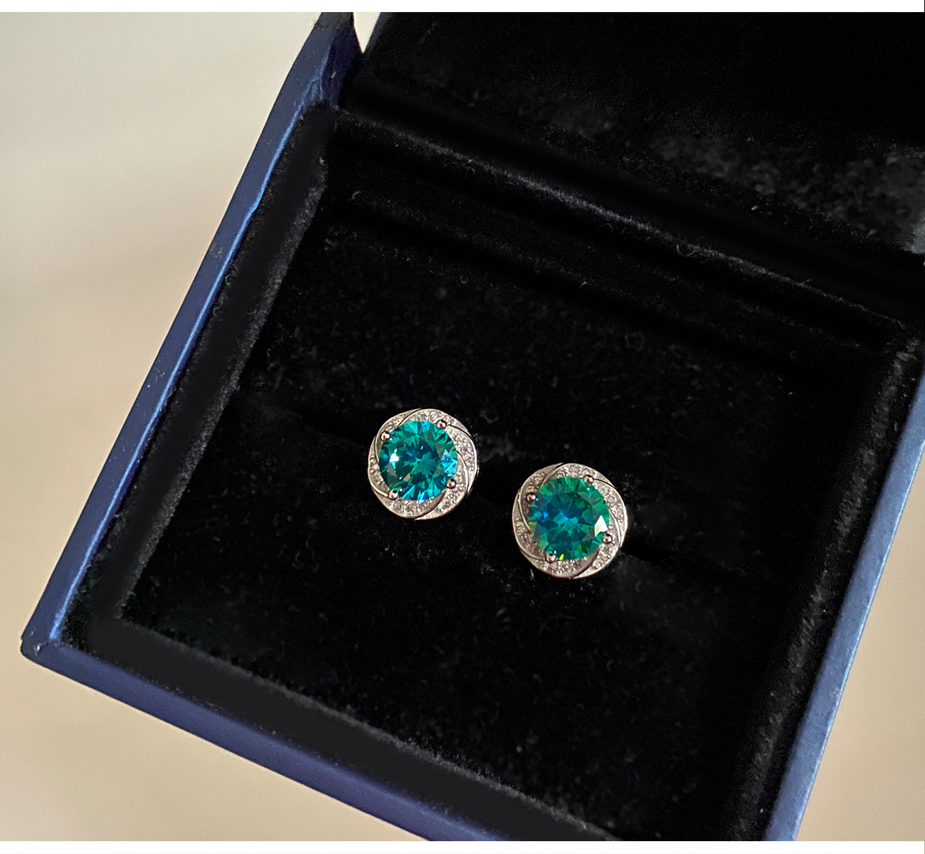2025 Handamde 1CT Round Cut Blue Green Lab Mossainte Diamond Luxury Jewelry Real 925 Sterling Silver Women Fashion Party Wedding Flower Stud Earring G