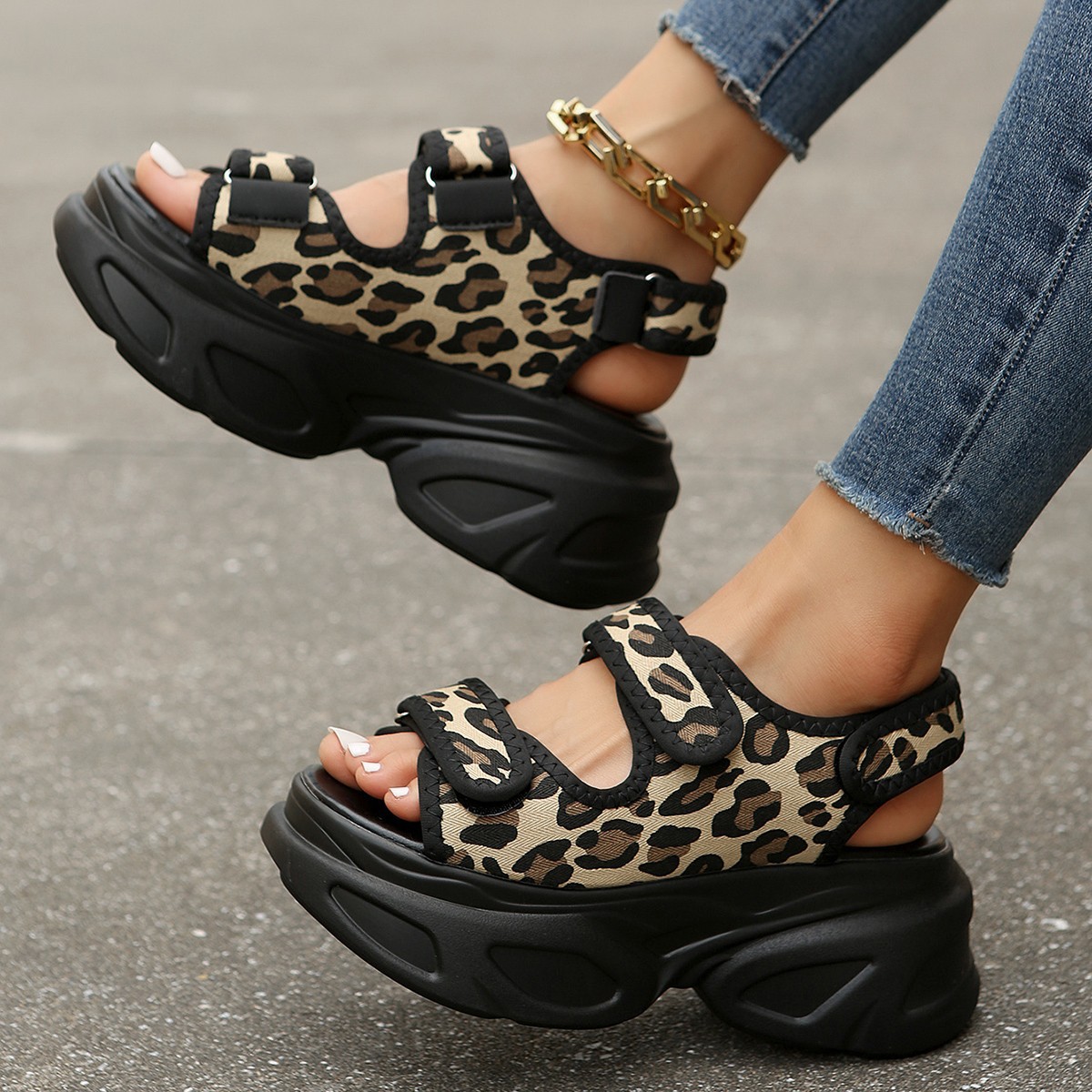 Free Shipping Summer Beach Sandals 2025 New Design Fashion Sandals for Women Height increasing thick soled Comfortable slides shoes size 35-40 Hot Sal