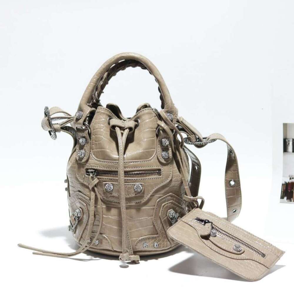 Motorcycle nail crocodile pattern bucket bag hand held crossbody