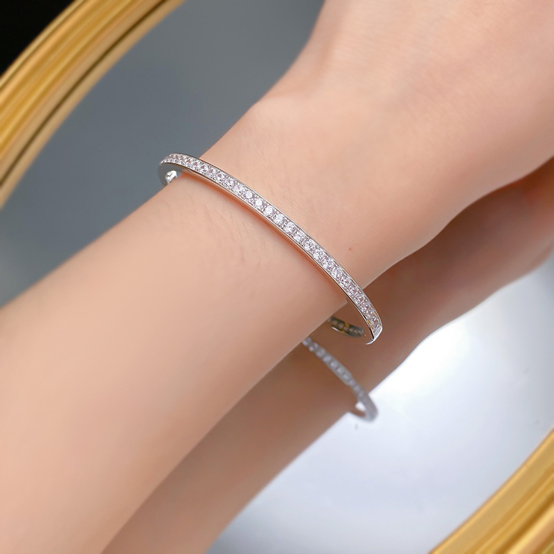925 Sterling Silver White Gold Plated Half-Diamond Bangle for Women Slim Bracelet Delicate Single-Row Zirconia Sparkling Stylish Versatile Accessory