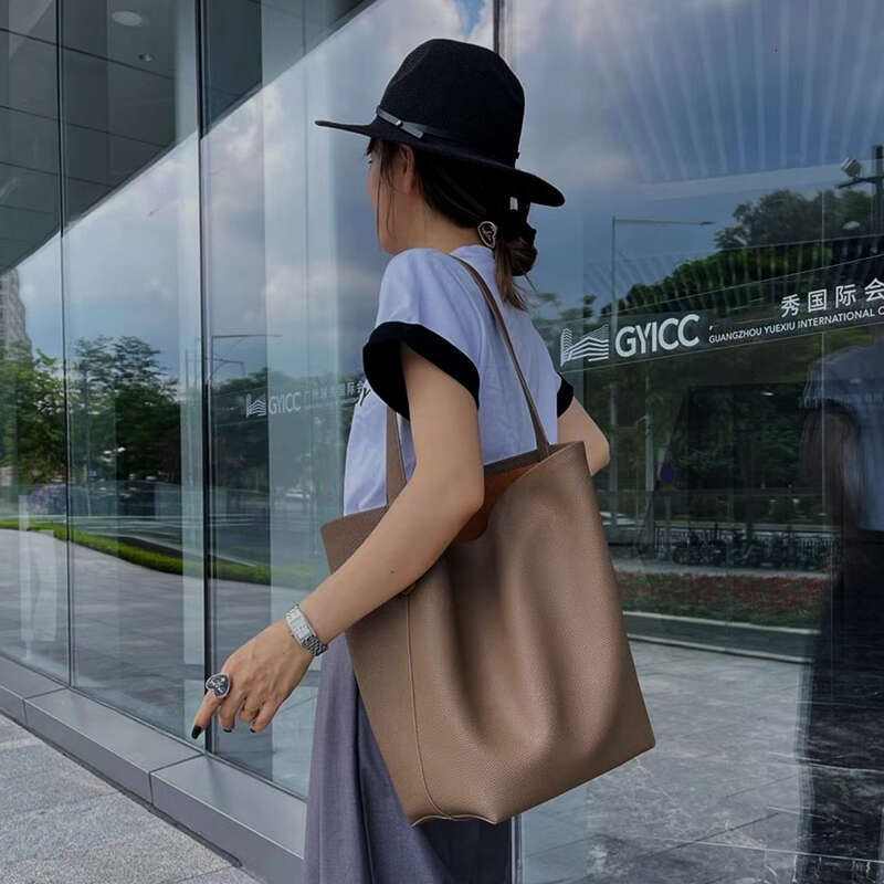 Tote Bag Autumn And Winter Underarm Bag Women Large Capacity Single Shoulder Tote Layered Cowhide For Commuting High End Feeling Bucket Bag Genuine Le