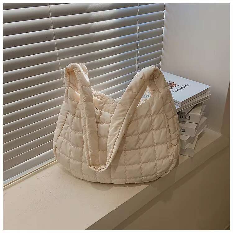 Cloud Quilted Shoulder Bag for Women Soft Puffy Tote Bag Large Capacity Casual Hobo Bag Cozy French Style Handbag for Fall and Winter