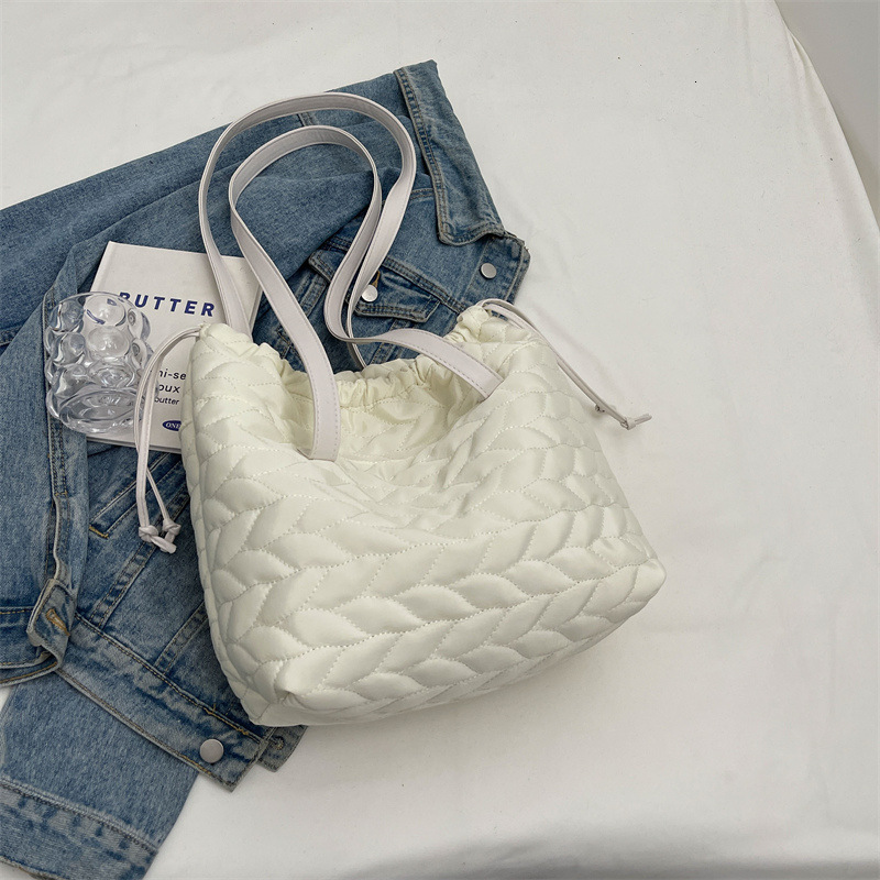 Free Delivery Designer Bag Nylon Cloth For Women Large Capacity 2025 New Autumn And Winter Versatile Shoulder Fabric High End Sensory Communication Fr