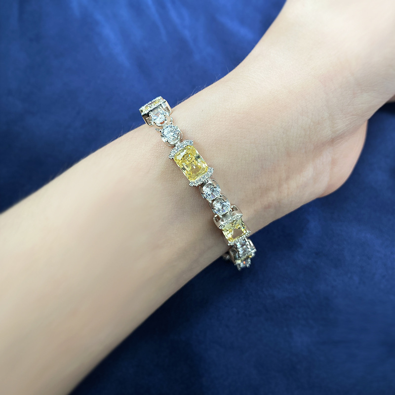 Sleek Designer's Choice: Shimmering S925 Yellow Diamondband Necklace Featuring Sparkling Cubics