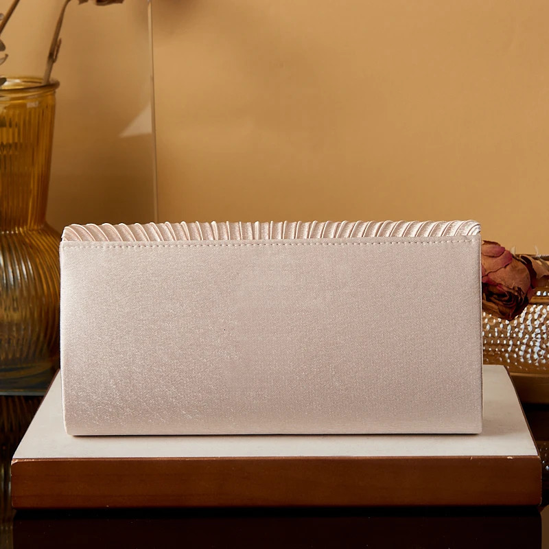 satin dinner bag High-end banquet clutch bag dress Fashion clutch bag Small square bag Metal chain shoulder bag Wedding part 250526