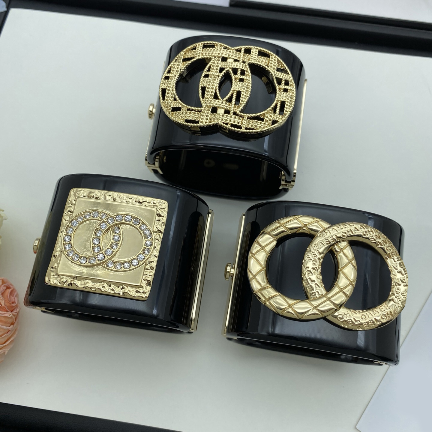 Designer Bracelet with Acrylic Copper Bangle Designer Crystal Letter Bracelets Jewelry Wristband Cuff for Men Women Trendy Gift Stylish Accessories High Quality