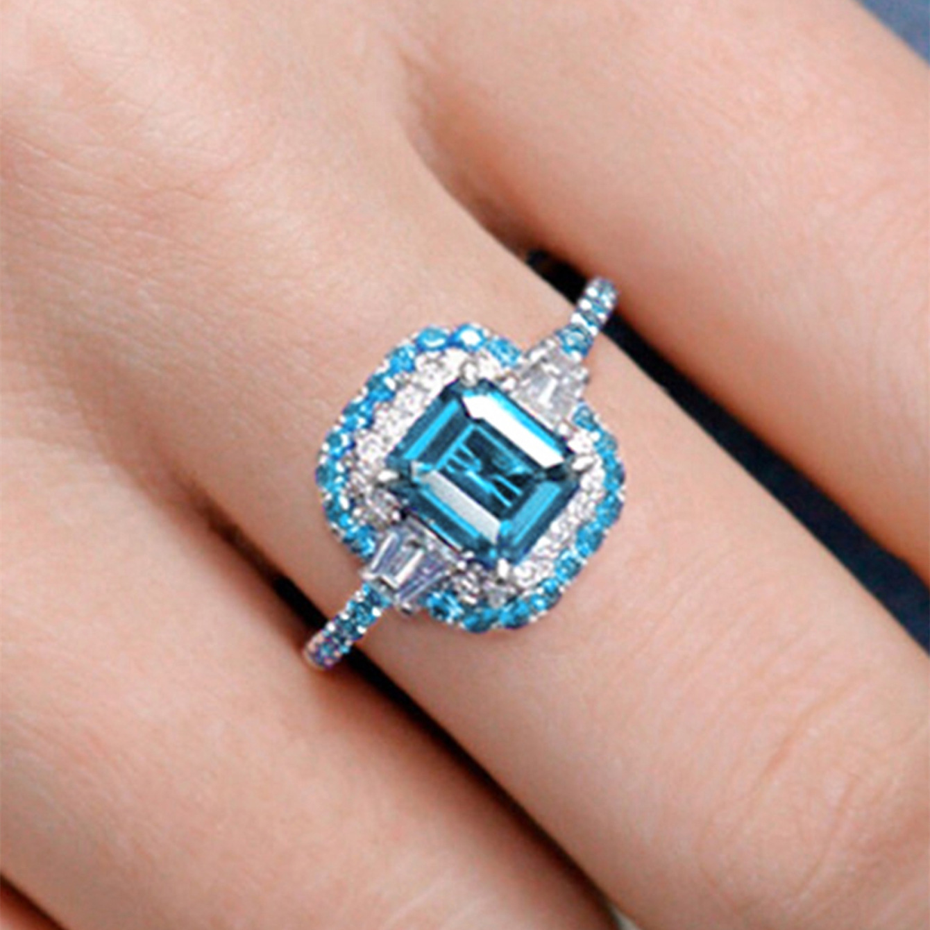 Brand New Wedding Rings Sparkling Luxury Jewelry 925 Silver Fill Princess Cut Aquamarine Zircon CZ Designer Diamond Women Engagement Geometry Band Rin