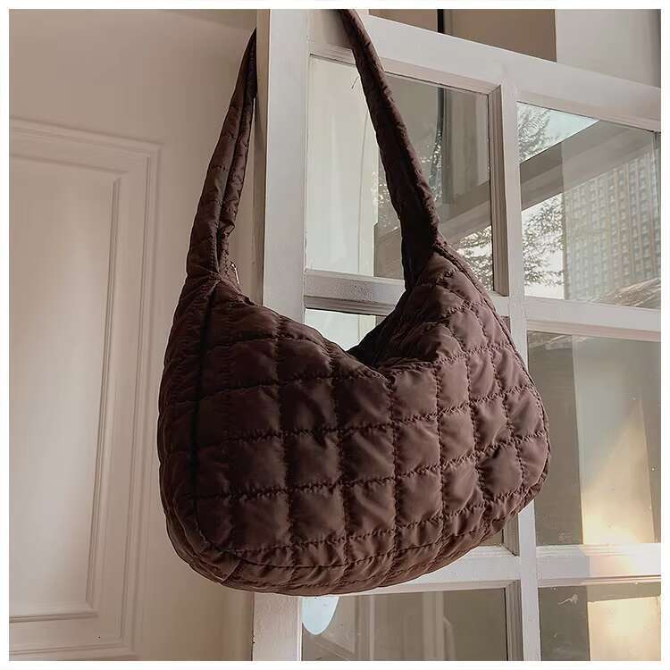 Cloud Quilted Shoulder Bag for Women Soft Puffy Tote Bag Large Capacity Casual Hobo Bag Cozy French Style Handbag for Fall and Winter
