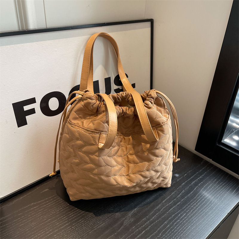 Free Delivery Designer Bag Nylon Cloth For Women Large Capacity 2025 New Autumn And Winter Versatile Shoulder Fabric High End Sensory Communication Fr