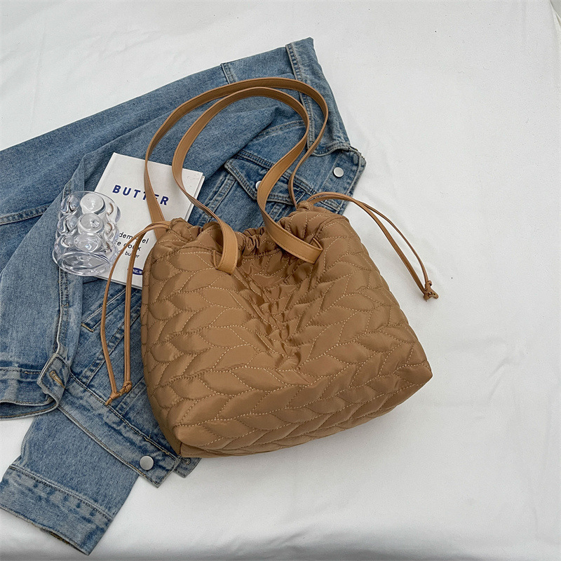 Free Delivery Designer Bag Nylon Cloth For Women Large Capacity 2025 New Autumn And Winter Versatile Shoulder Fabric High End Sensory Communication Fr