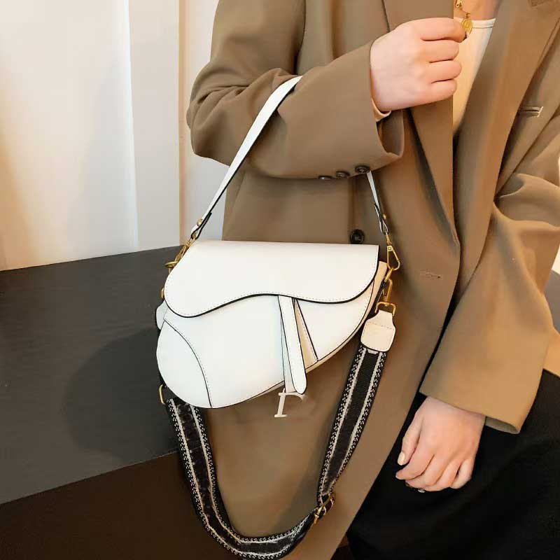 The new women's shoulder bag from the most luxurious designer, with a fashionable underarm design, showing noble temperament, crossbody saddle bag