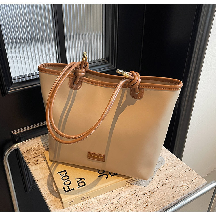 New Simple and trend Fashionable Women s Large Capacity Handbag New leisure Designer Fashion Casual Commuter Bag Lightweight Shoulder Bag