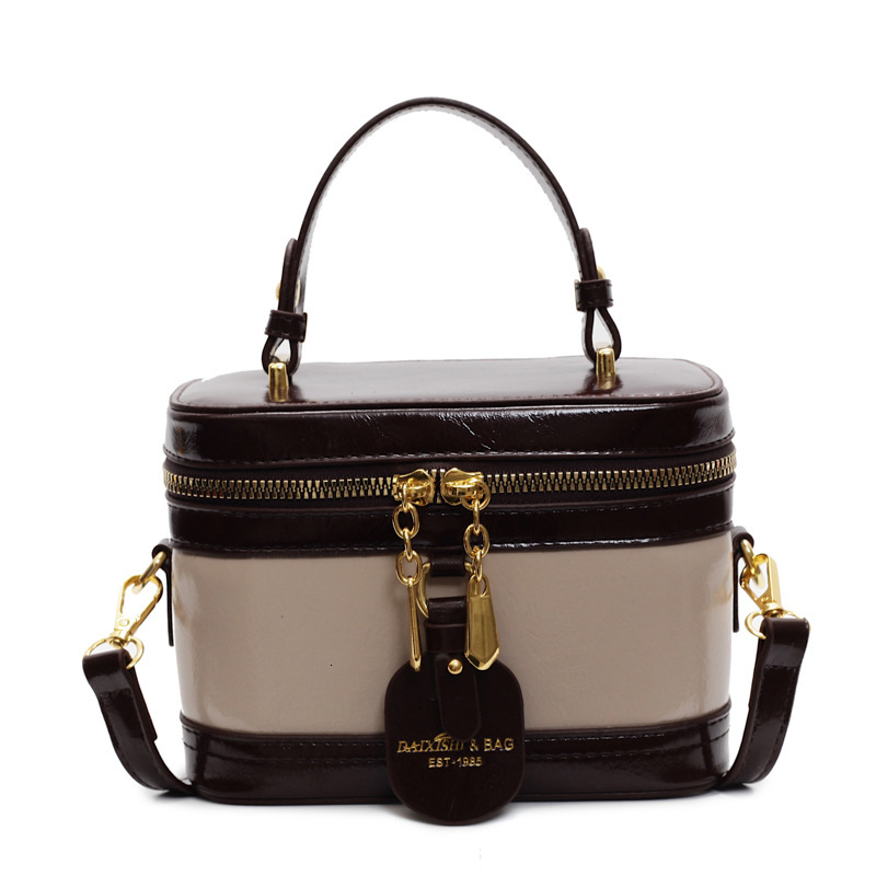 2025 Outdoor Style Free Delivery Designer New Box Trendy Splicing Design Shoulder Fashionable, Simple Versatile Handheld Crossbody Bag For Women