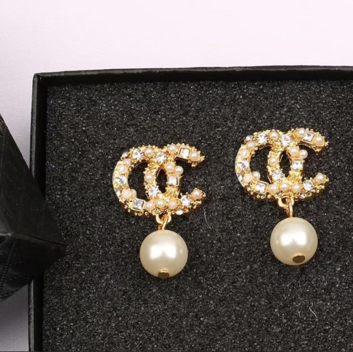 Hot selling 18K gold-plated silver luxury brand designer letter studs geometric famous women's round diamond crystal pearl earrings Fashion Jewelry Earrings