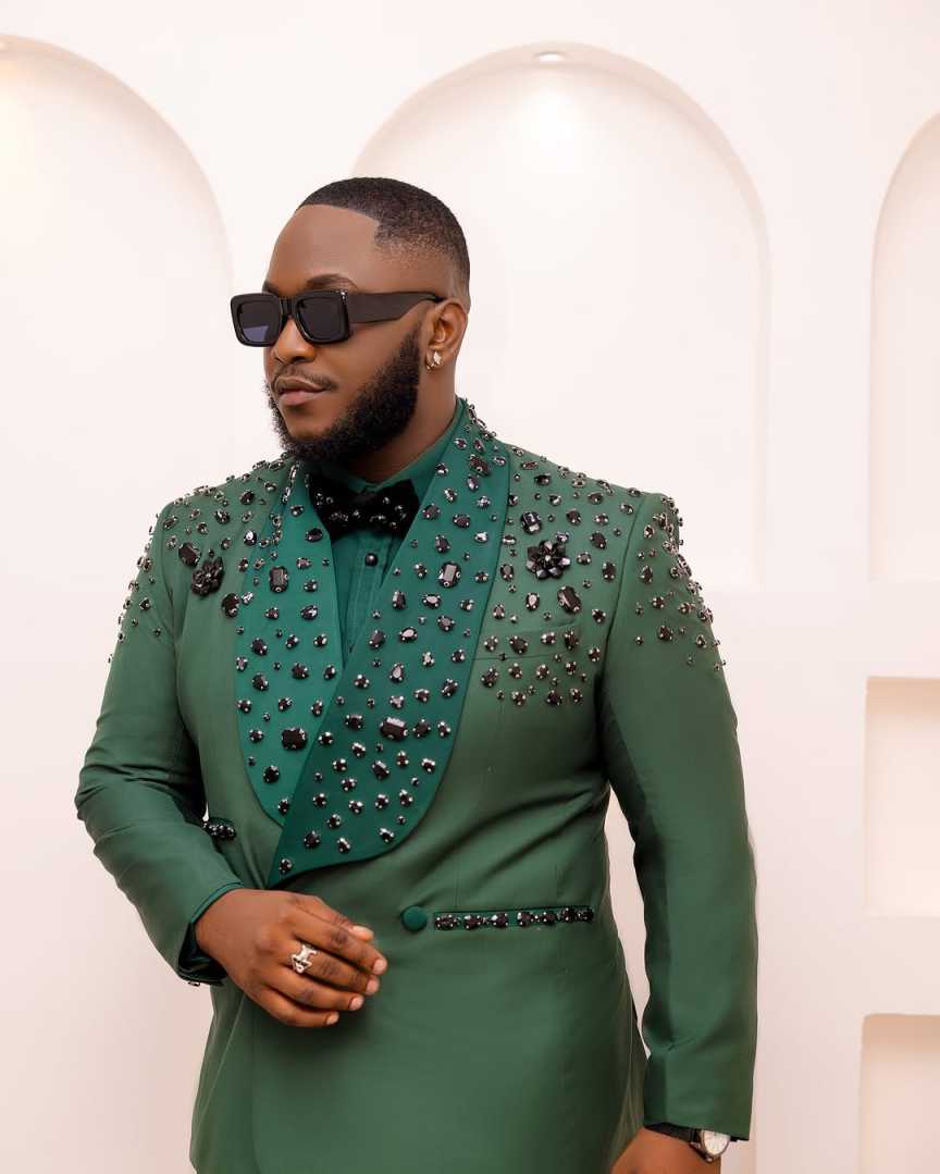 Luxury Beaded Wedding Tuxedos Green 2 Piece Set Jacket Pants Shawl Lapel Men Suit Handsome Groom Wear Party Suits Customized