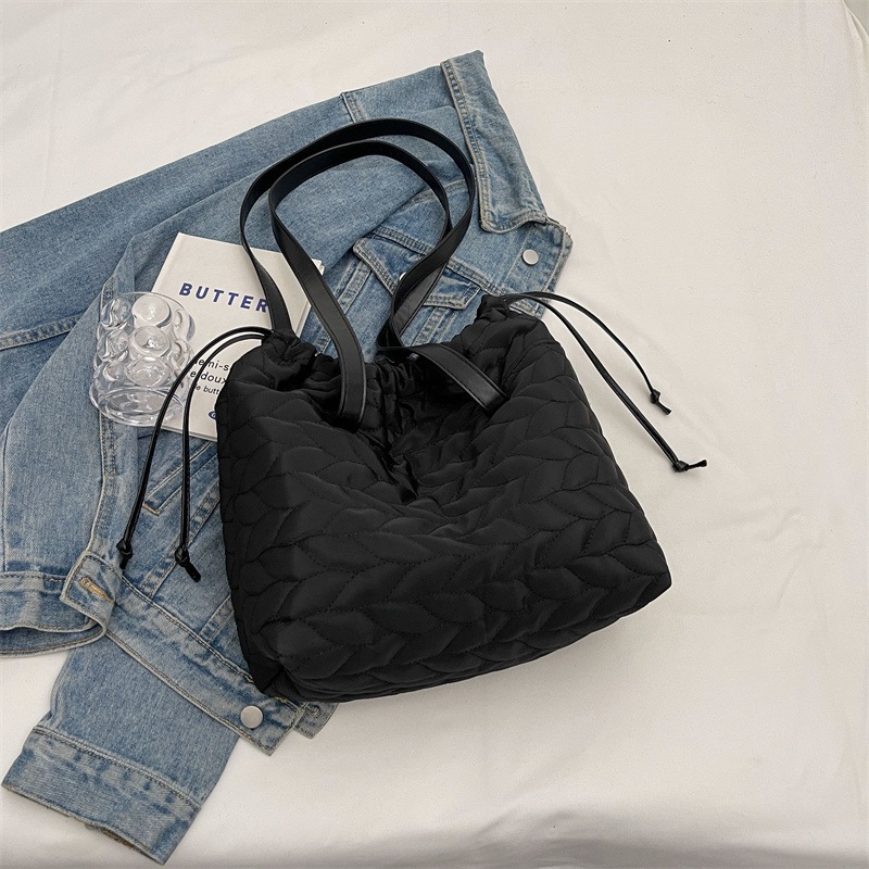 Free Delivery Designer Bag Nylon Cloth For Women Large Capacity 2025 New Autumn And Winter Versatile Shoulder Fabric High End Sensory Communication Fr