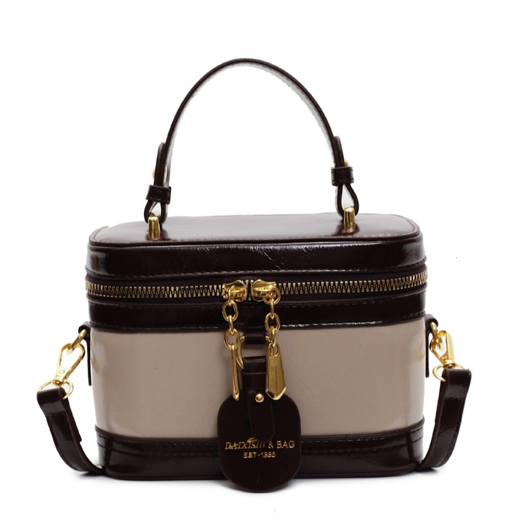 2025 Outdoor Style Free Delivery Designer New Box Trendy Splicing Design Shoulder Fashionable, Simple Versatile Handheld Crossbody Bag For Women