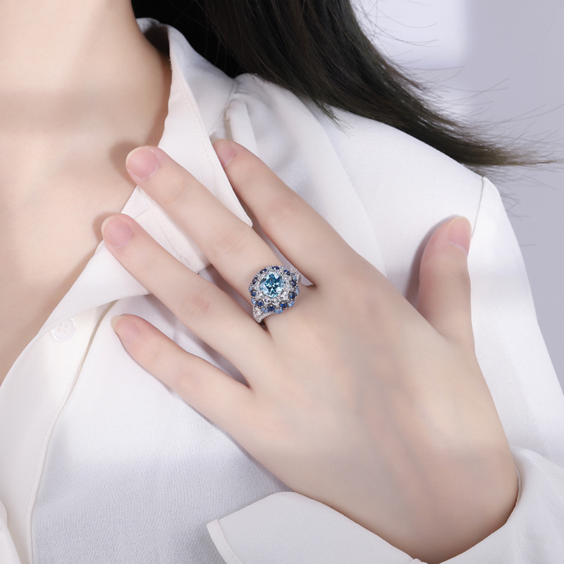 The S925 sterling silver sky blue 8*8 high-carbon diamond women's ring fashionable, individual and beautiful candy-like sweet jewelry ring