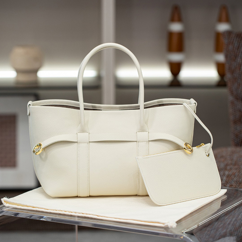 Top brand new high-end handbag large capacity spliced leather women's handbag suitable for commuting fashionable multifunctional handbag new free