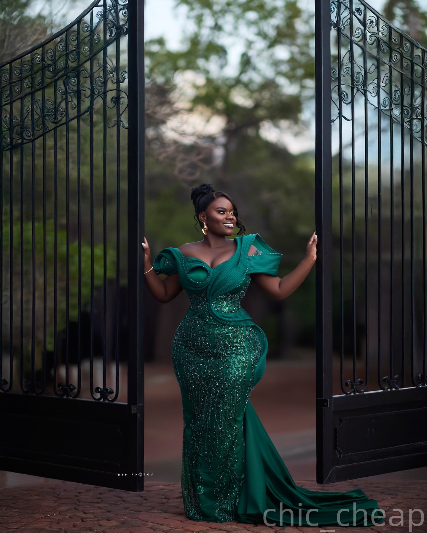 Sheath Dark Green Plus Size Prom Dresses 2025 Beaded Sequined Sheer Neck Evening Formal Party Second Birthday Engagement Gowns Dress For Special Occas