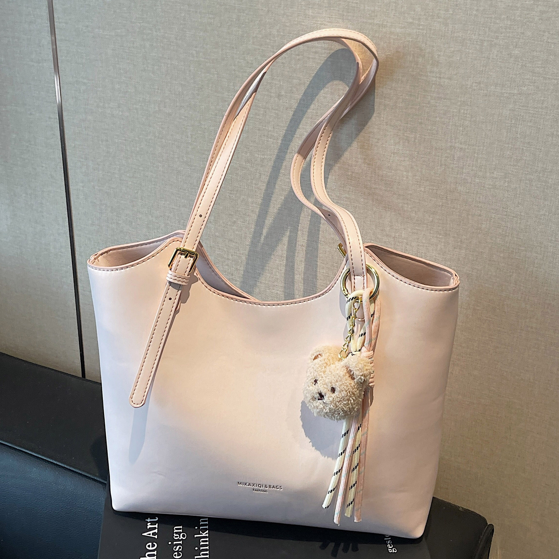 Designer Bag Luxury Bag Women S Vintage Commute Tote Spacious Shoulder Bag Underarm Shoulder With Niche Design Retro Crossbody Purse With Free Shippin