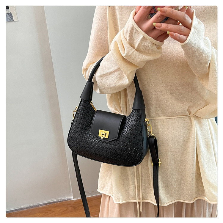Free Delivery Designer Bag Women's Crossbody Bag New Fashionable Woven Hand-held Shoulder Bag Women's Versatile Casual Crescent Dumpling Bag