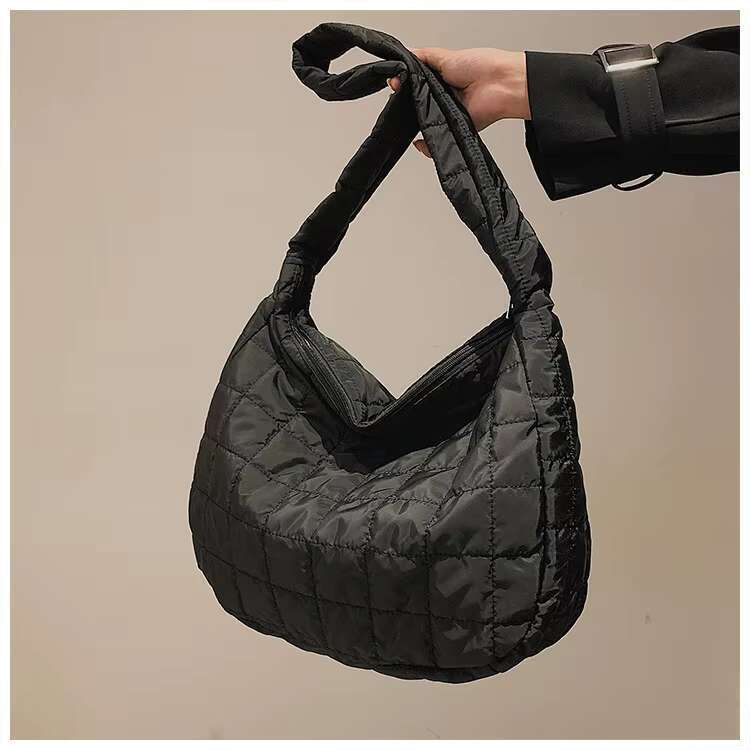 Cloud Quilted Shoulder Bag for Women Soft Puffy Tote Bag Large Capacity Casual Hobo Bag Cozy French Style Handbag for Fall and Winter