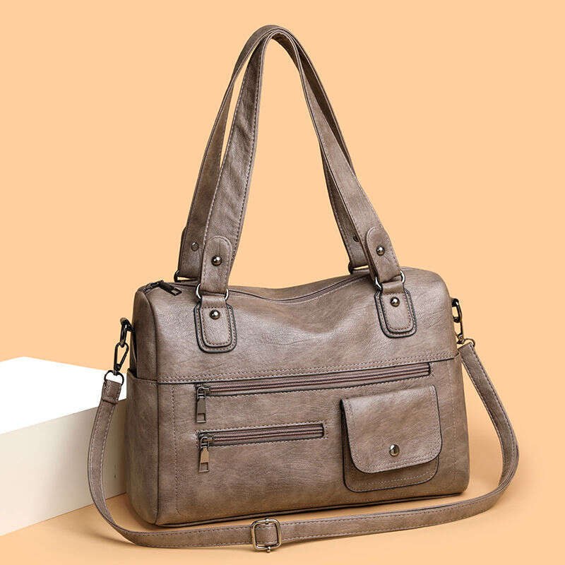 New bag for autumn and winter 2025 large capacity A4 handbag fashionable temperament tote style stylish shoulder bag high aesthetic value