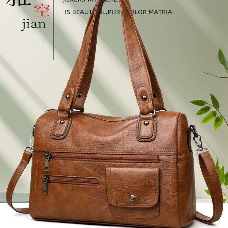 New bag for autumn and winter 2025 large capacity A4 handbag fashionable temperament tote style stylish shoulder bag high aesthetic value