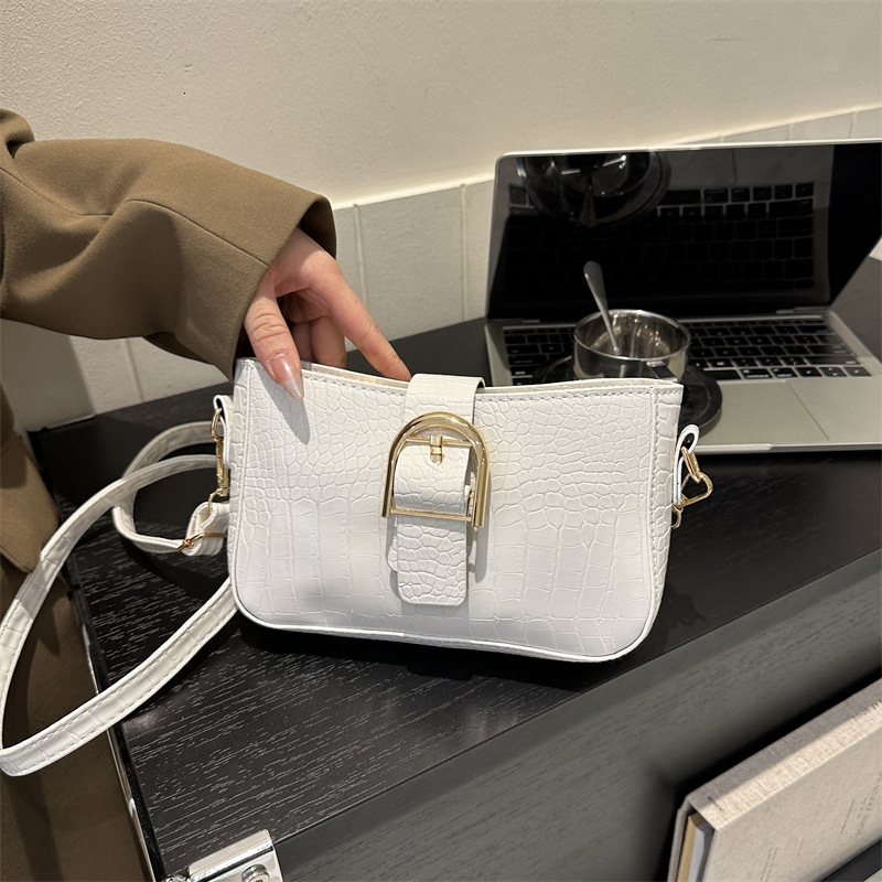 Free Delivery Designer Bag Elegant And Trendy Women's 2025 Winter Trend Single Shoulder Armpit French Hand Held Diagonal Cross Small Square Luxur