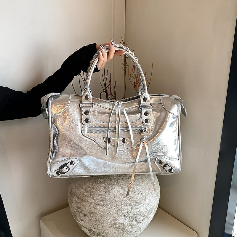 Rivet motorcycle women's new large capacity portable tote bag, high-end single shoulder crossbody bag