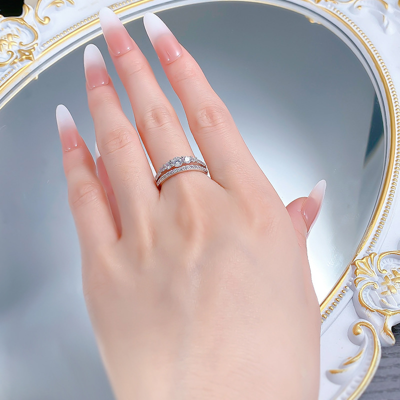 Brand Elegant Weddi Ris Luxury Jewelry Real 100% 925 Sterli Silver Designer Round Cut White Lab Moissanite Diamond Party Eternity Women Eagement Band