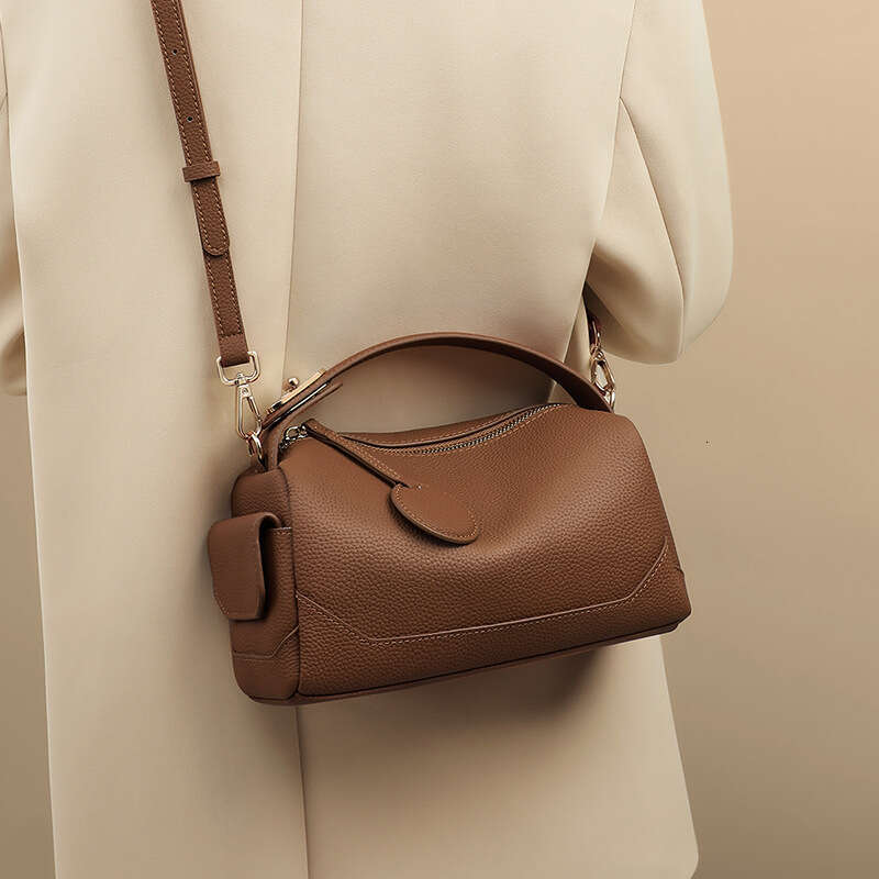 Tote Bag Summer Women S Crossbody Versatile Handbag This Year S Popular Leather Large Capacity High End Feeling New Commuting Bag KQ