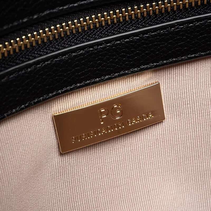 Classic Solid Color Design Women's Shoulder 2024 New Geometric Square Dark Large Capacity Pattern Commuter Crossbody Bag