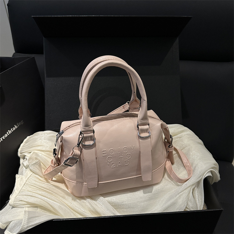 Free Delivery Designer Bag Minimally Designed Fashionable Commuting Single Shoulder Hand For Women In Spring And Summer Of 2025 New High End Crossbody
