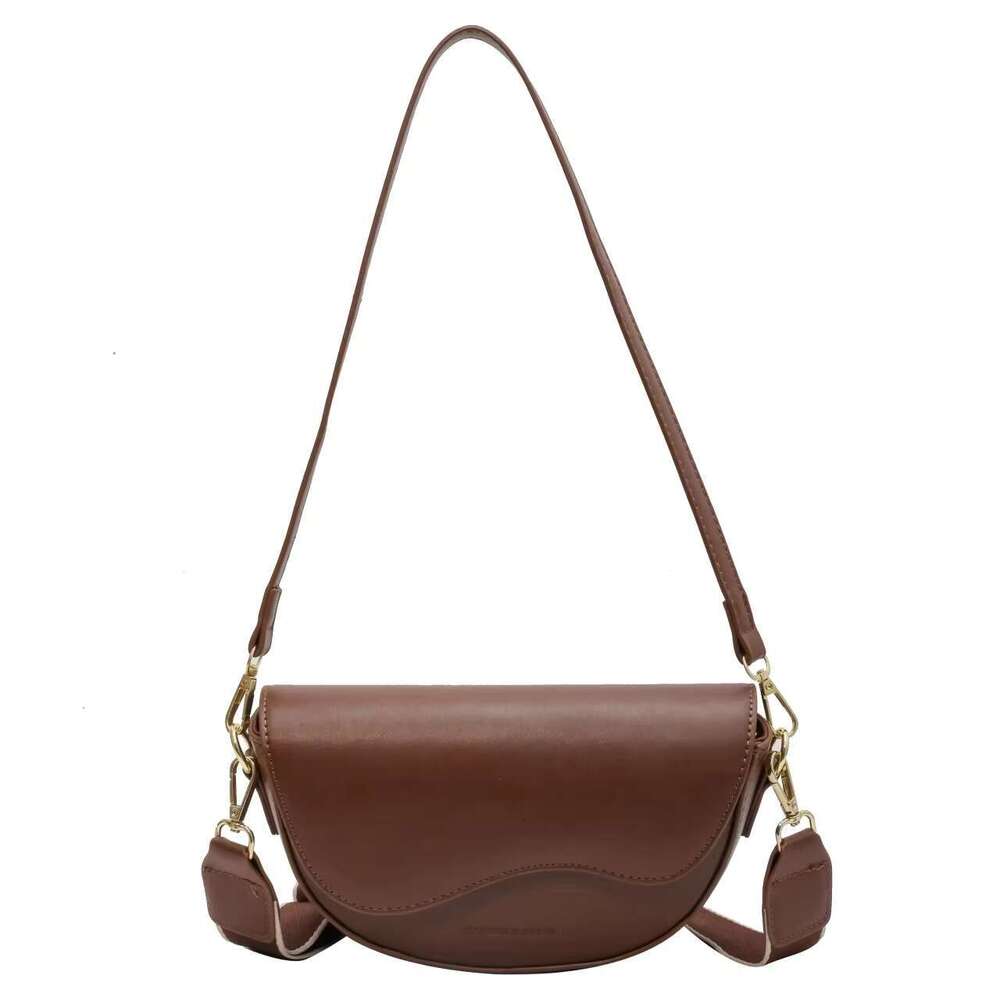 Saddle Shoulder Bag for Women Faux Leather Crossbody Purse with Wide Strap Trendy Underarm Bag Casual Small Messenger Bag for Daily Commuting