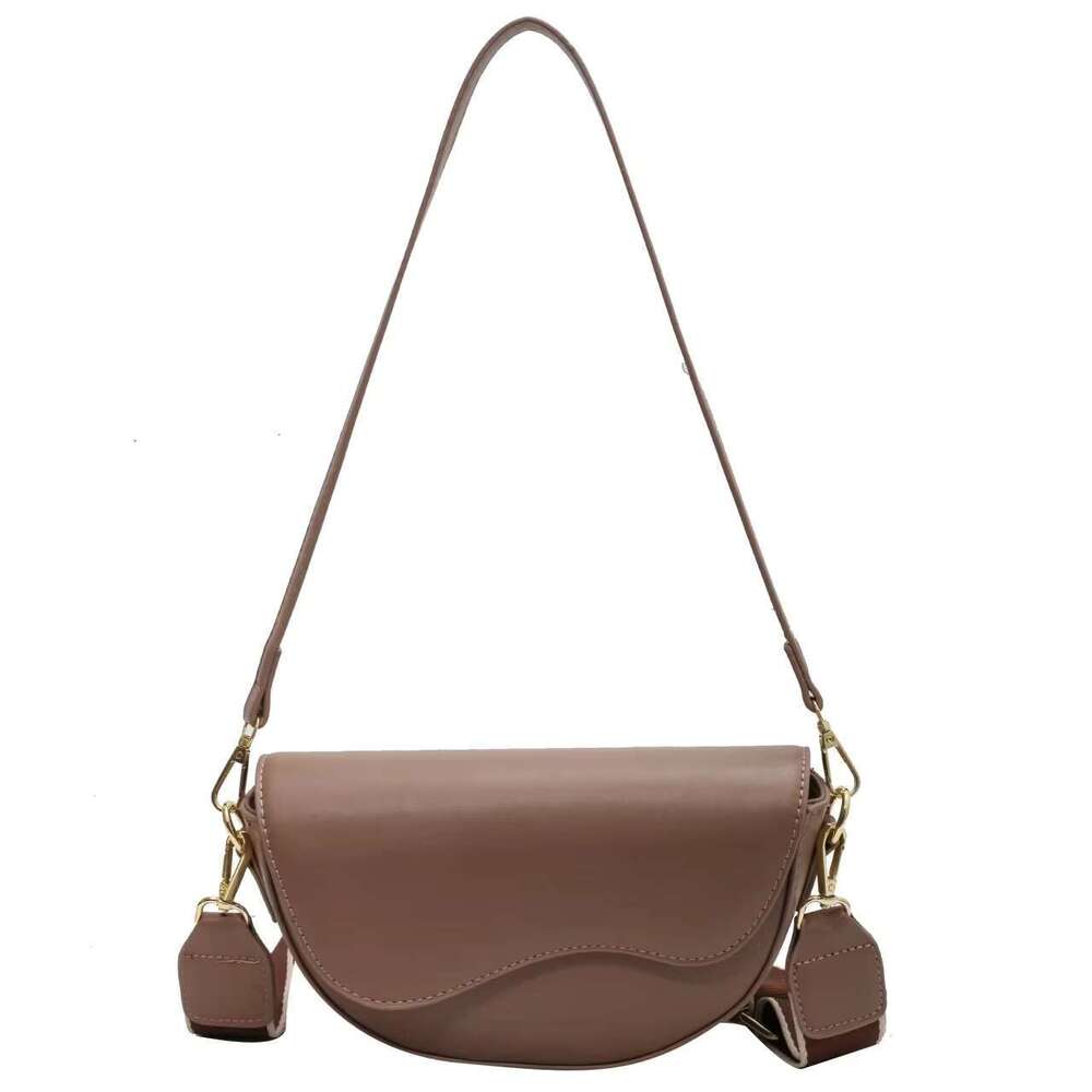 Saddle Shoulder Bag for Women Faux Leather Crossbody Purse with Wide Strap Trendy Underarm Bag Casual Small Messenger Bag for Daily Commuting