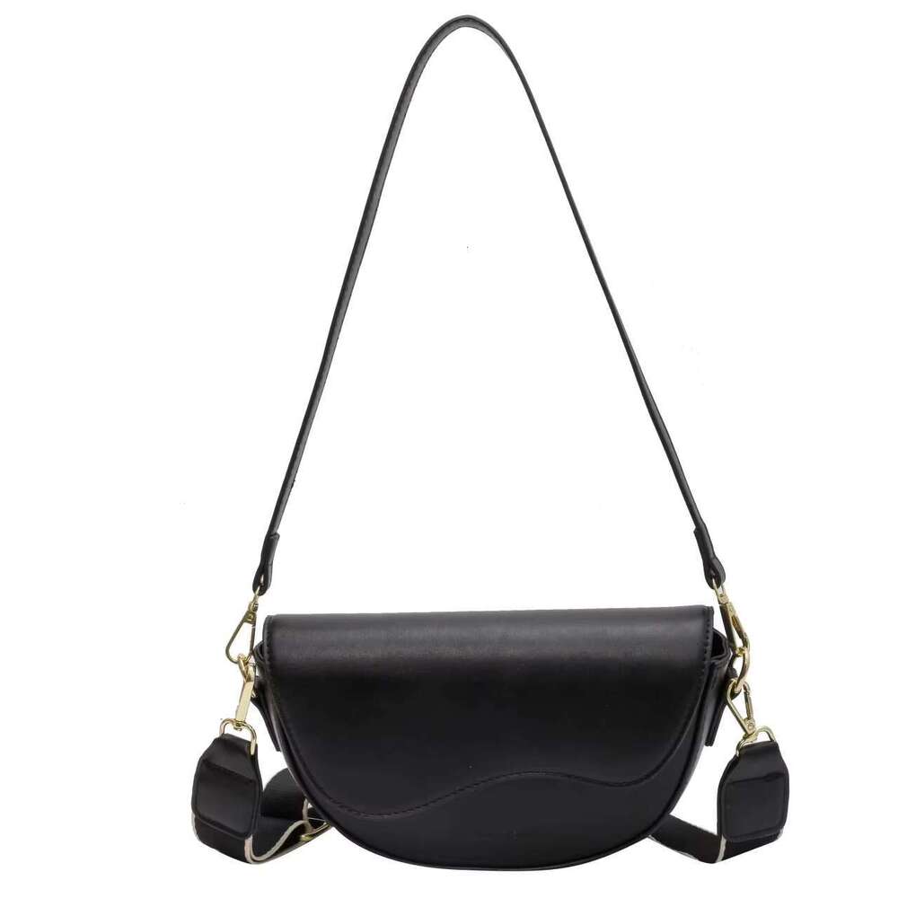 Saddle Shoulder Bag for Women Faux Leather Crossbody Purse with Wide Strap Trendy Underarm Bag Casual Small Messenger Bag for Daily Commuting