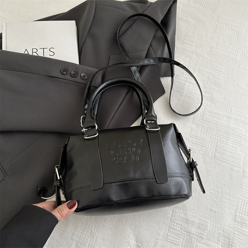 Free Delivery Designer Bag Minimally Designed Fashionable Commuting Single Shoulder Hand For Women In Spring And Summer Of 2025 New High End Crossbody