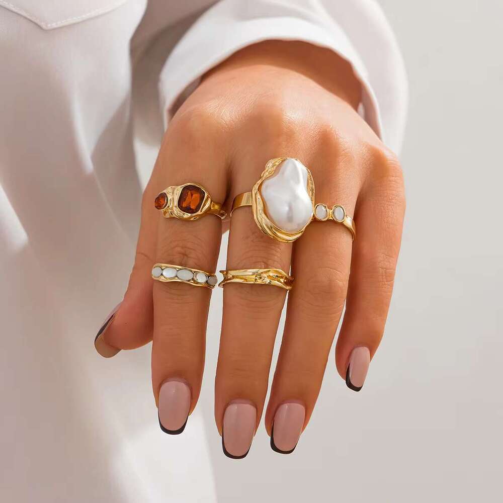 DHCollections Vintage Gold Open Ring Set for Women French Baroque Style Pearl Floral Geometric Adjustable Rings Light Gold Statement Jewellery 6PCS