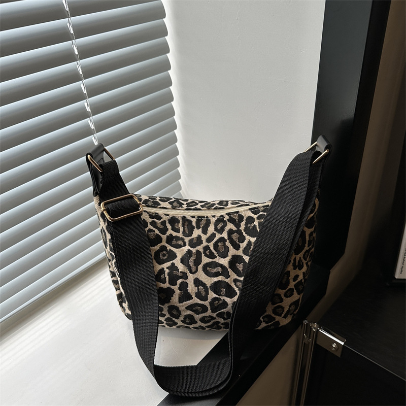 Bag, crossbody 2025 high-end shoulder new women's niche commuting armpit crescent bag, dumpling bag