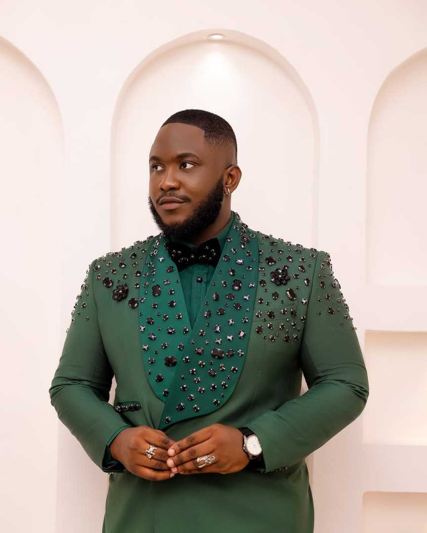 Luxury Beaded Wedding Tuxedos Green 2 Piece Set Jacket Pants Shawl Lapel Men Suit Handsome Groom Wear Party Suits Customized