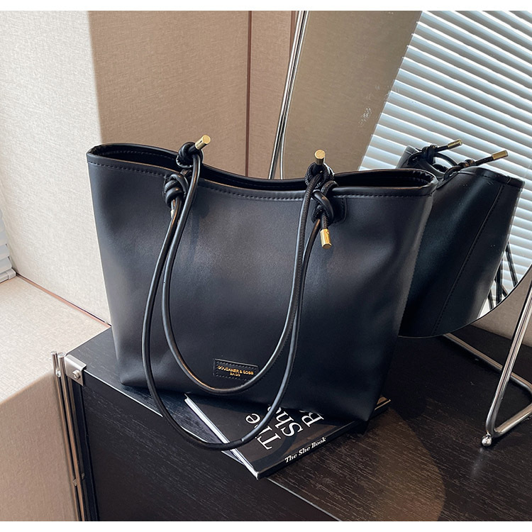 New Simple and trend Fashionable Women s Large Capacity Handbag New leisure Designer Fashion Casual Commuter Bag Lightweight Shoulder Bag