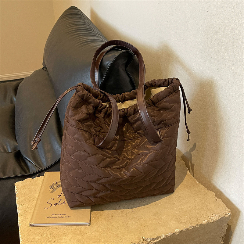 Free Delivery Designer Bag Nylon Cloth For Women Large Capacity 2025 New Autumn And Winter Versatile Shoulder Fabric High End Sensory Communication Fr