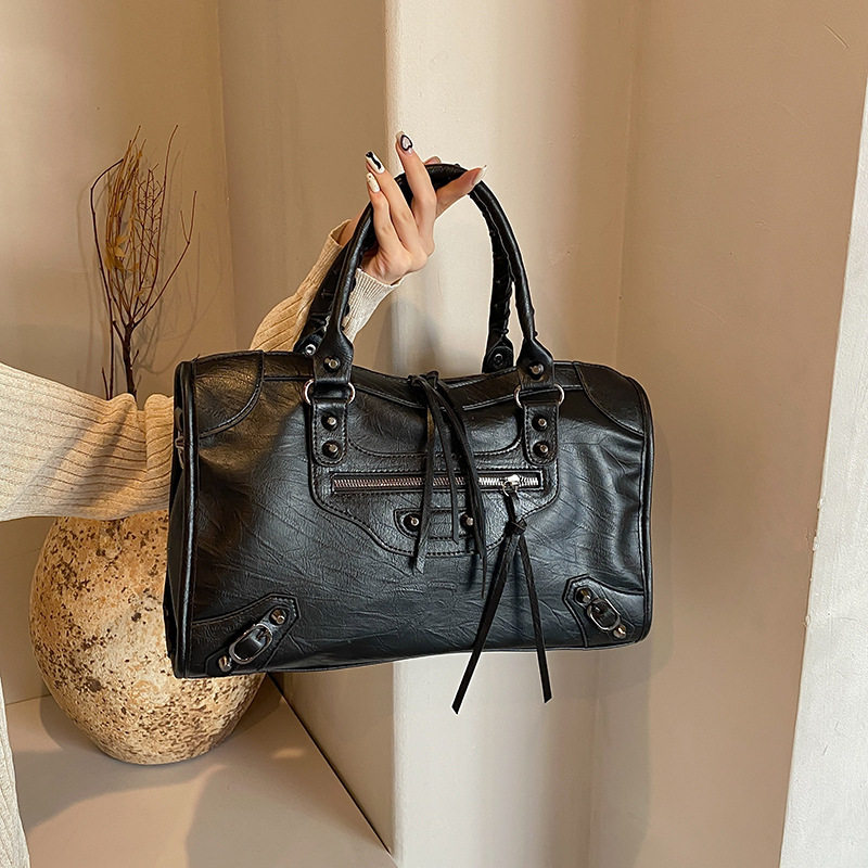 Rivet motorcycle women's new large capacity portable tote bag, high-end single shoulder crossbody bag