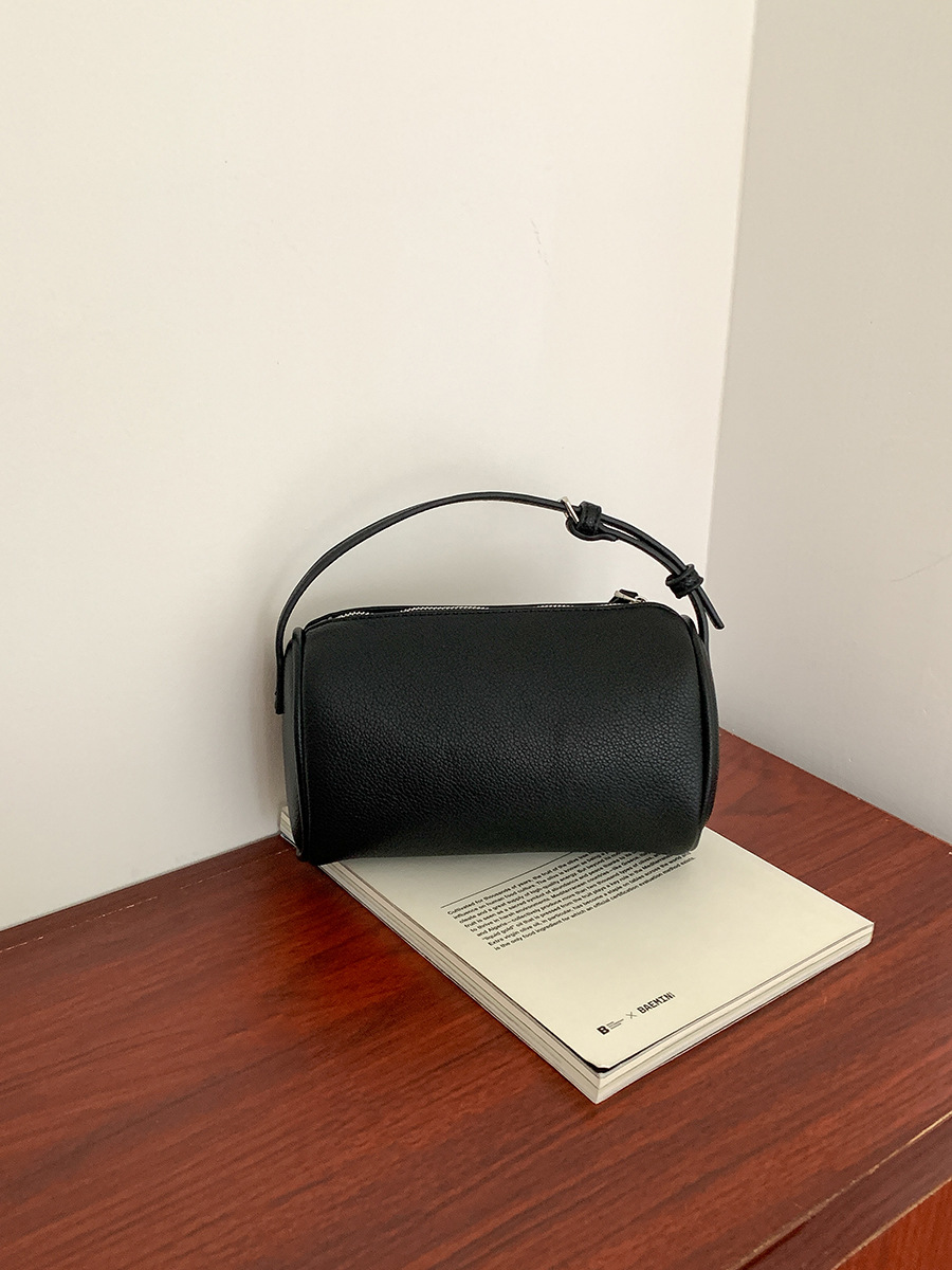 Trendy Casual Accessory by Ladies Designer Brand: Durable Microfiber Leather Tote Envelope Style