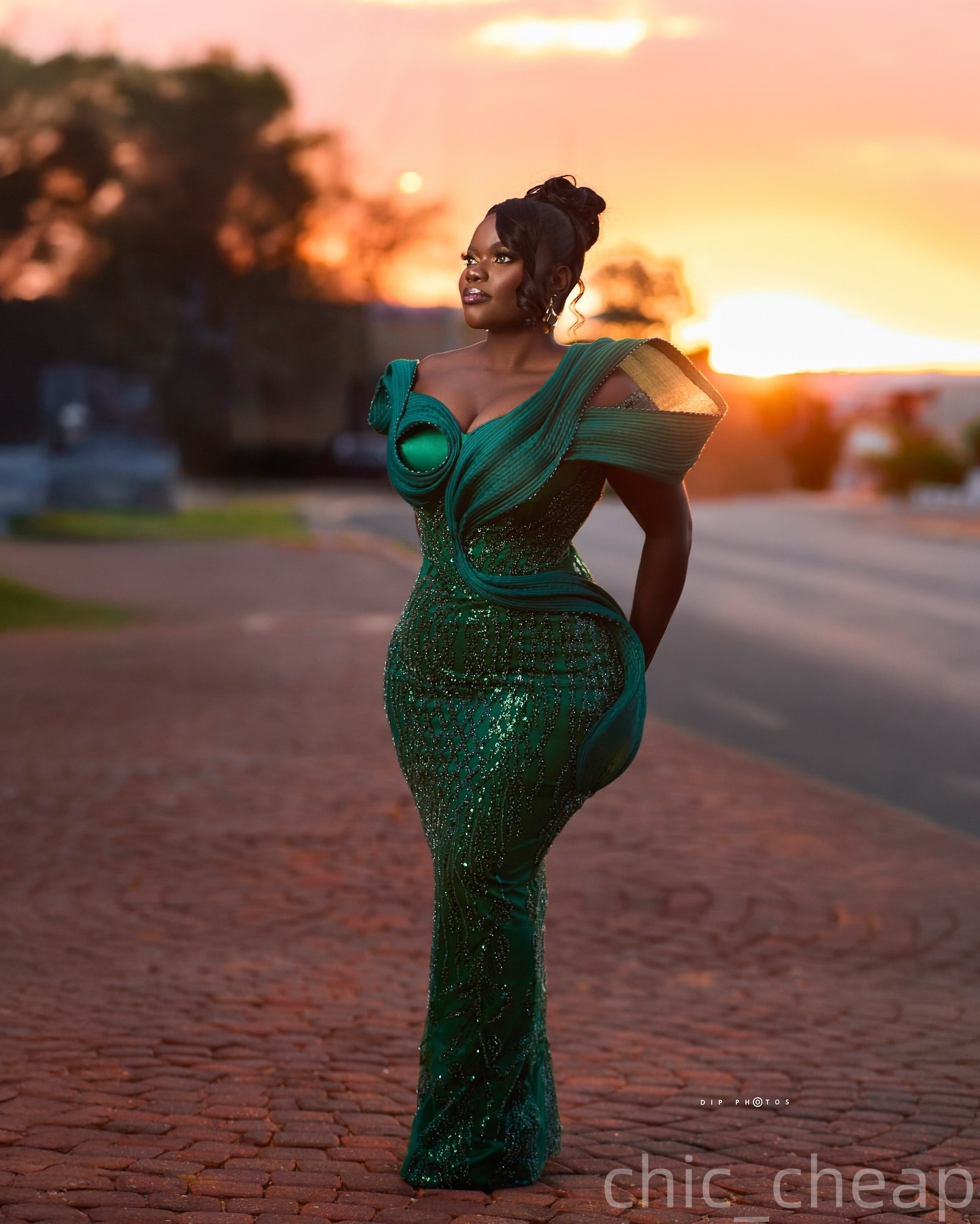 Sheath Dark Green Plus Size Prom Dresses 2025 Beaded Sequined Sheer Neck Evening Formal Party Second Birthday Engagement Gowns Dress For Special Occas