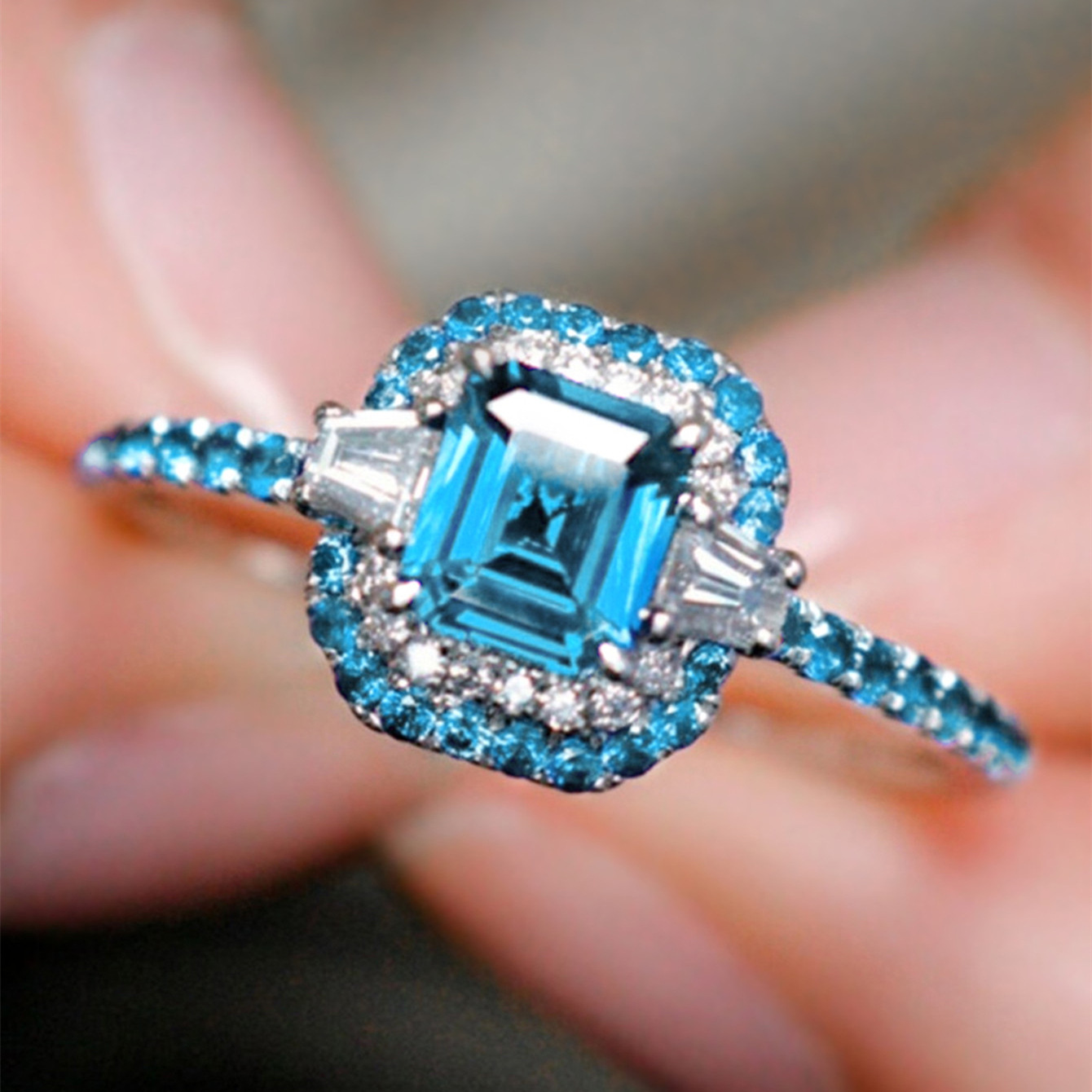 Brand New Wedding Rings Sparkling Luxury Jewelry 925 Silver Fill Princess Cut Aquamarine Zircon CZ Designer Diamond Women Engagement Geometry Band Rin