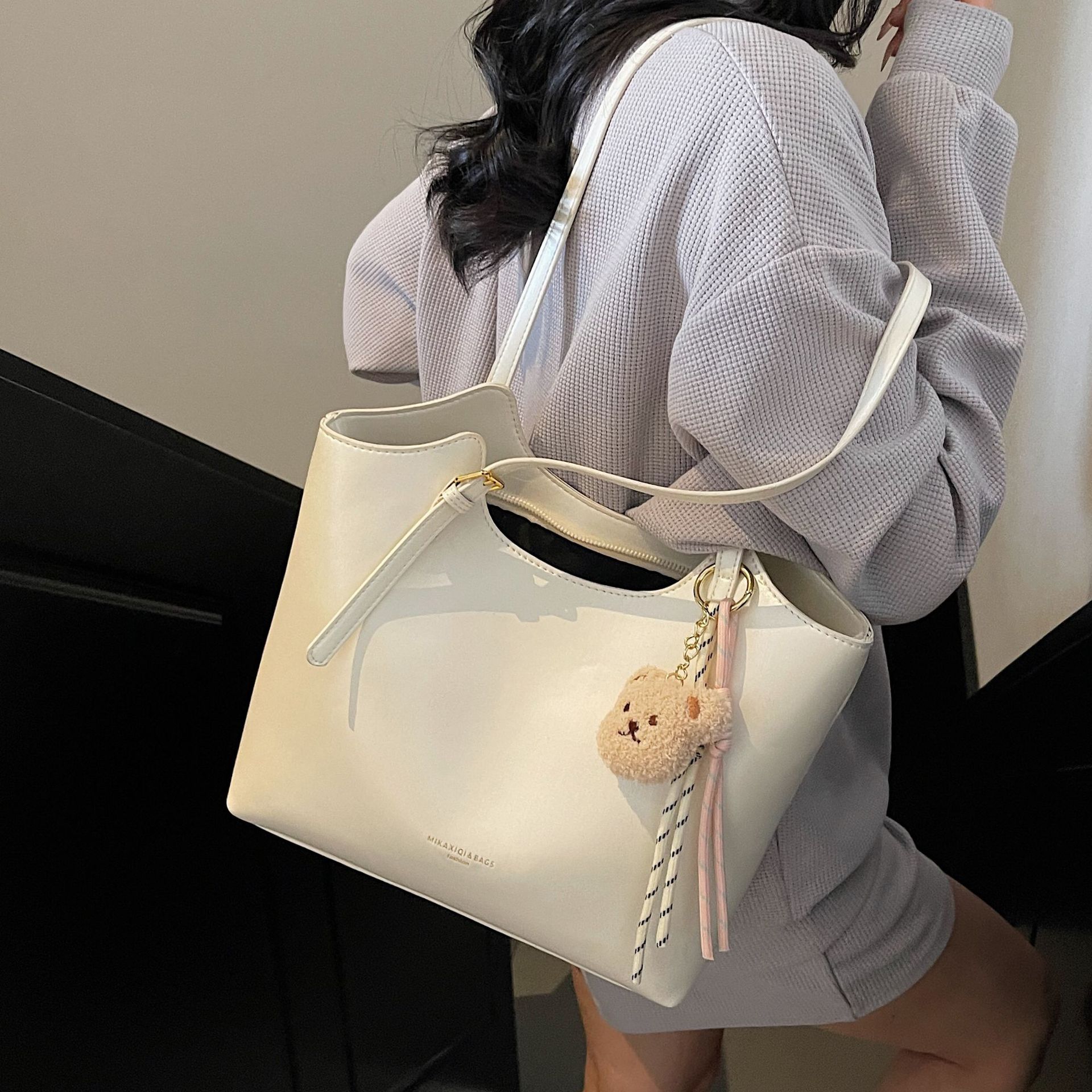 Designer Bag Luxury Bag Women S Vintage Commute Tote Spacious Shoulder Bag Underarm Shoulder With Niche Design Retro Crossbody Purse With Free Shippin