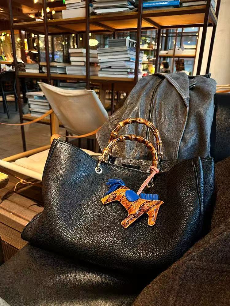 Designer Bag Designer 2025 New Women's Soft Leather Retro Fashion High-Grade Single Crossbody Messenger Bamboo Handle Bag Shoulder Purse